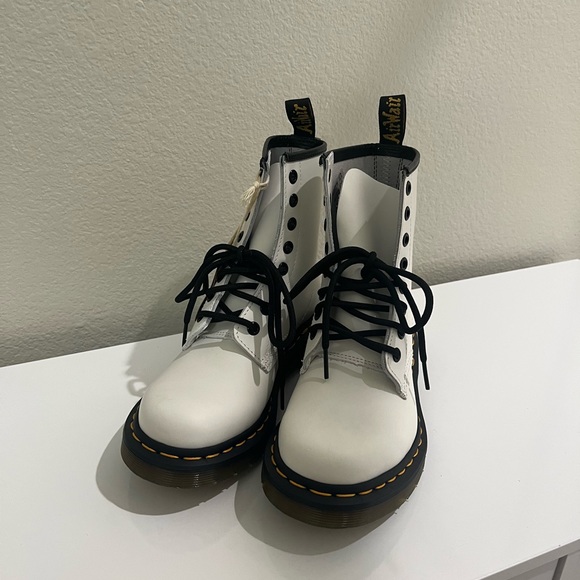 COPY - Doc Martens 1460 SMOOTH LEATHER LACE UP BOOTS, white size 6 - Picture 4 of 14
